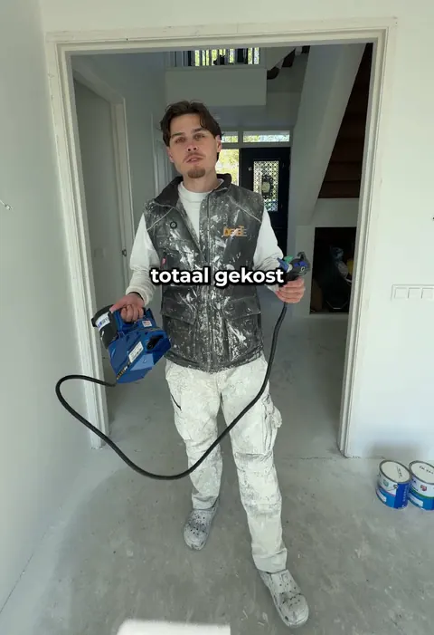 Wat kost het om een villa strak en professioneel af te werken met latex spuitwerk?
